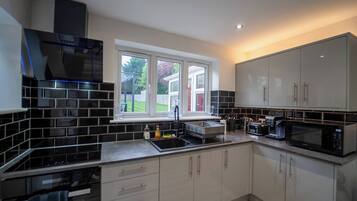 House, 3 Bedrooms, Balcony | Interior