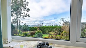 Unclassified image, 4 of 39, button - Bungalow in Dyserth With Hot Tub & Waterfall (Rhyl)
