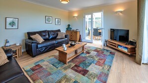 Unclassified image, 5 of 39, button - Bungalow in Dyserth With Hot Tub & Waterfall (Rhyl)