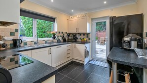 Unclassified image, 3 of 39, button - Bungalow in Dyserth With Hot Tub & Waterfall (Rhyl)