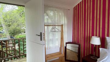 1 makuuhuone, silitysrauta/-lauta, vuodevaatteet