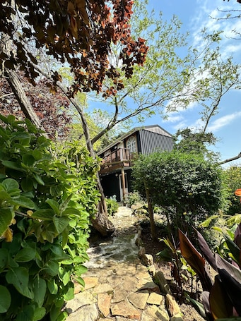 Property grounds. Rose Cottage, Elgin Grabouw