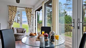 Cottage | Dining