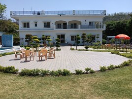 Fachada de la propiedad