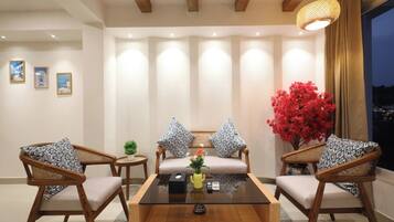 Studio Suite, 2 Bedrooms | Desk, free WiFi, bed sheets