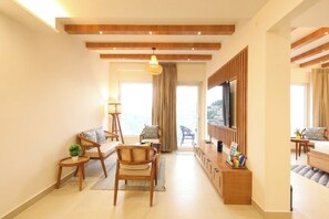 Escritorio, wifi gratis y ropa de cama 