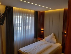 1 bedroom, internet, bed sheets, wheelchair access - Single Room Without Balcony (Bad Salzuflen)