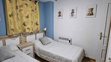 2 chambres, fer et planche à repasser, Wi-Fi, draps fournis