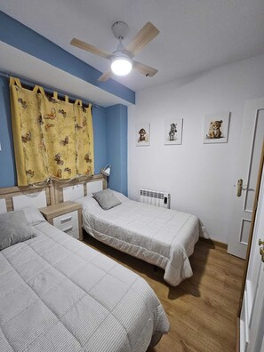 2 chambres, fer et planche Ă repasser, Wi-Fi, literie fournie