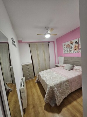 2 bedrooms, iron/ironing board, WiFi, bed sheets