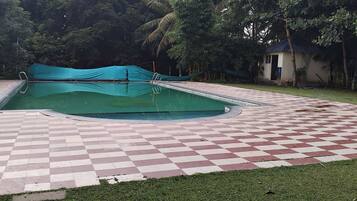 15 buitenzwembaden