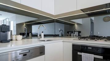 Fridge, microwave, stovetop, dishwasher