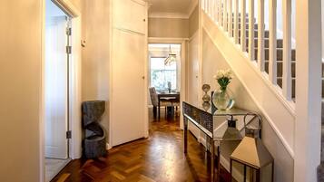 Apartment, 3 Bedrooms, Balcony | Interior