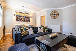 Living room - Luxury 3-bedroom Flat in Northwood (Northwood)