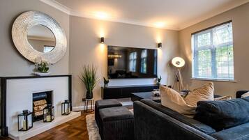 Apartment, 3 Bedrooms, Balcony | Living room