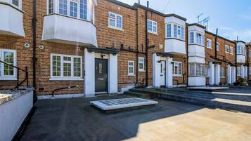 Apartment, 3 Bedrooms, Balcony | Exterior