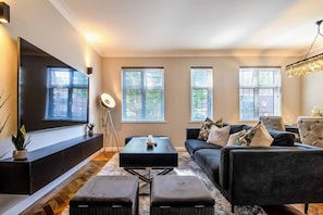 Apartment, 3 Schlafzimmer, Balkon | Wohnzimmer