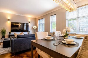 Lejlighed - 3 soveværelser - balkon | Spisestue
