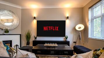 Apartment, 3 Bedrooms, Balcony | Living room