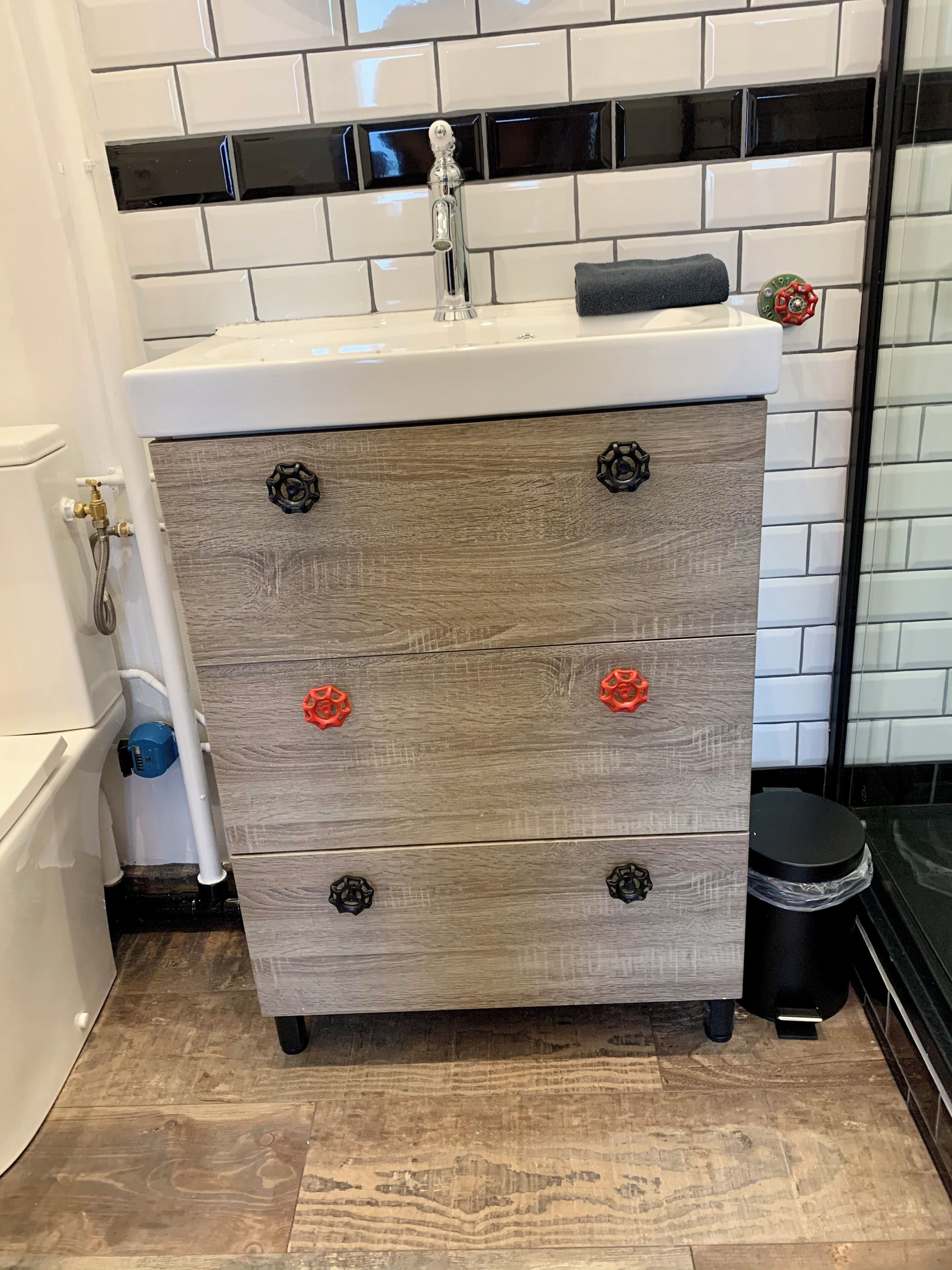 Doccia, asciugacapelli, asciugamani, sapone