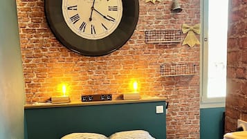 1 slaapkamer, een kluis op de kamer, een strijkplank/strijkijzer, wifi