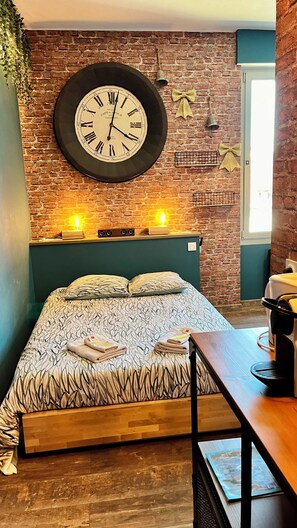 1 slaapkamer, een kluis op de kamer, een strijkplank/strijkijzer, wifi