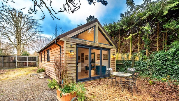 Unclassified image, 1 of 40, button - Lodge in Soberton Near South Downs Riding (Southampton)