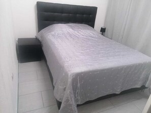 2 slaapkamers, een strijkplank/strijkijzer, wifi