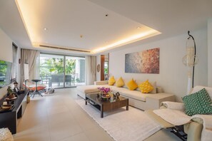 3 bedrooms - Pearl Of Naithon 3 Bedroom Beachfront Condo (Sa Khu)