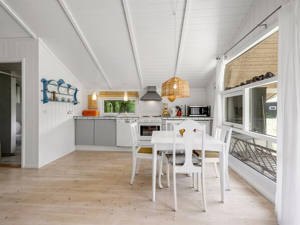 Fridge, microwave, dishwasher, cookware/dishes/utensils