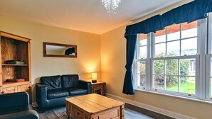 Cottage | Living room - 2 Bedroom Cottage in Dorrington, No Deposit (Shrewsbury)