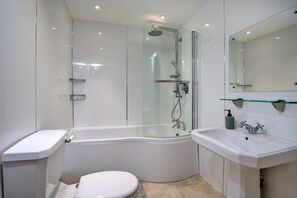 Apartment | Bathroom - Charming North Yorkshire Apartment for 4, No Deposit (Pickering)
