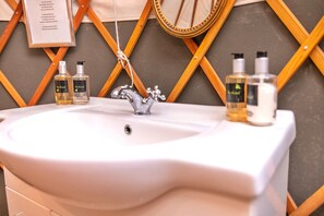 Chalet | Bathroom | Bathtub