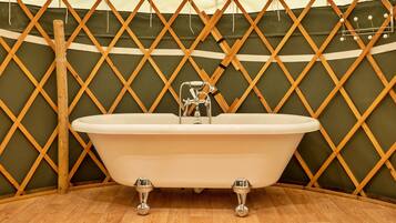 Chalet | Bathroom | Bathtub