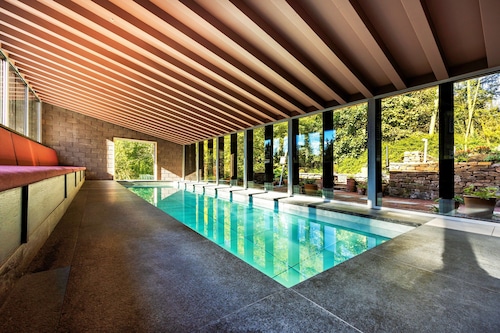 Historic Retreat in Peak District by River Dane