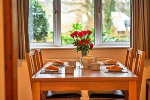 House | Dining - Holiday Home Near Nanjizal Cove & Coastal Path (Penzance)