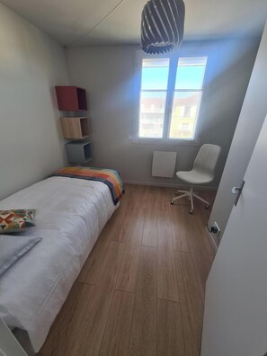 3 quartos, ferros/tábuas de passar roupa, Wi-Fi, roupa de cama