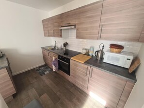 Micro-ondes, four, plaque de cuisson, lave-vaisselle