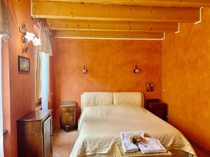 3 bedrooms, desk, iron/ironing board, travel cot - Wonderfull Apartament in Villa with private pool (Garda)