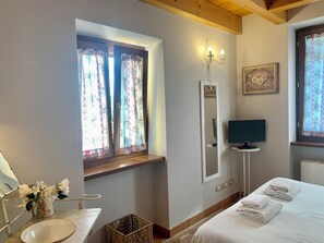 3 soveværelser, skrivebord, strygejern/strygebræt, weekendseng