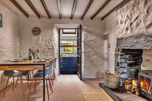 Cottage in Snowdonia With Hot Tub & Views