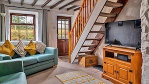 Cottage | Living area - Cottage in Snowdonia With Hot Tub & Views (Dolwyddelan)
