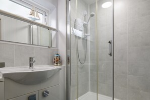 Apartment | Bathroom - Apartment Near Harlech Castle, No Deposit (Harlech)