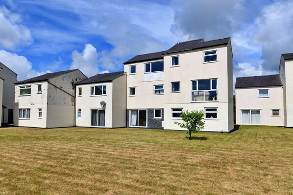 Apartment | Exterior - Apartment Near Harlech Castle, No Deposit (Harlech)