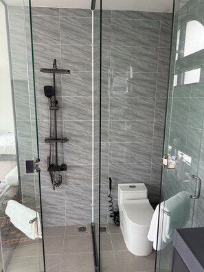 Bathroom - SKY BAR COFFEE Hotel (Phu Quoc)