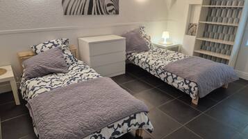 2 chambres, fer et planche à repasser, Wi-Fi, draps fournis