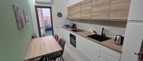 微波爐、焗爐、洗碗機