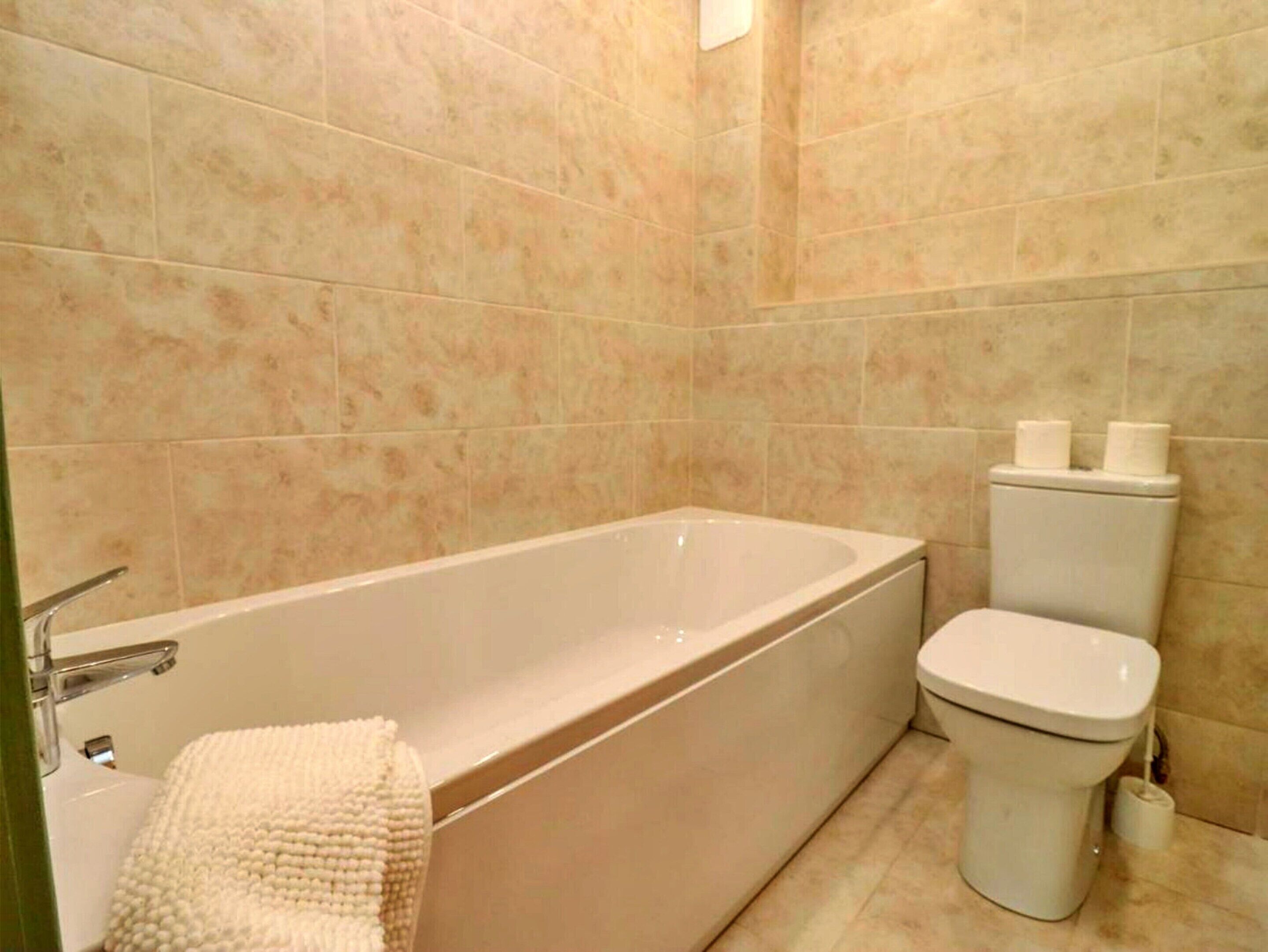 Cottage | Bathroom | Bathtub, hair dryer