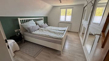 2 bedrooms, desk, travel crib, free WiFi