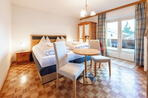 5 Schlafzimmer, Bügeleisen/Bügelbrett, WLAN, Bettwäsche
